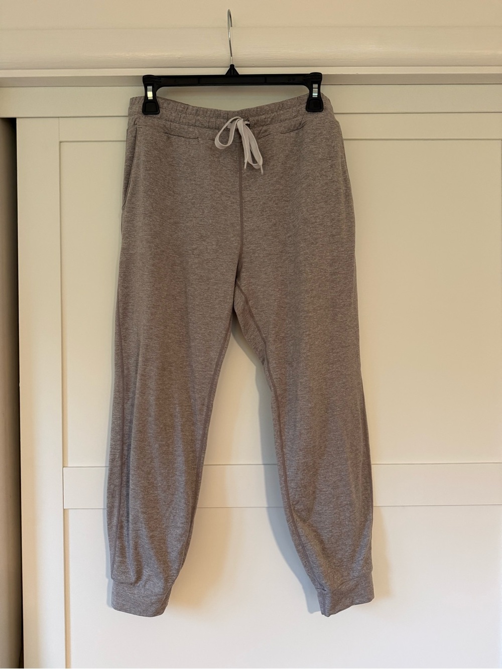 Womenโs Vuori Joggers
